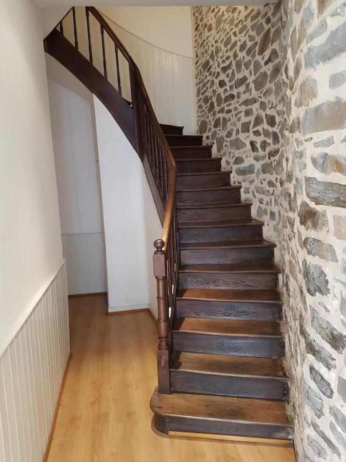 Bel Appartement, Bien Equipe Et Confortable Dans Le Centre Historique Fougeres Exterior photo