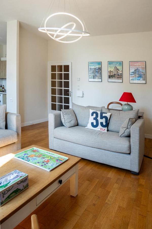 Bel Appartement, Bien Equipe Et Confortable Dans Le Centre Historique Fougeres Exterior photo